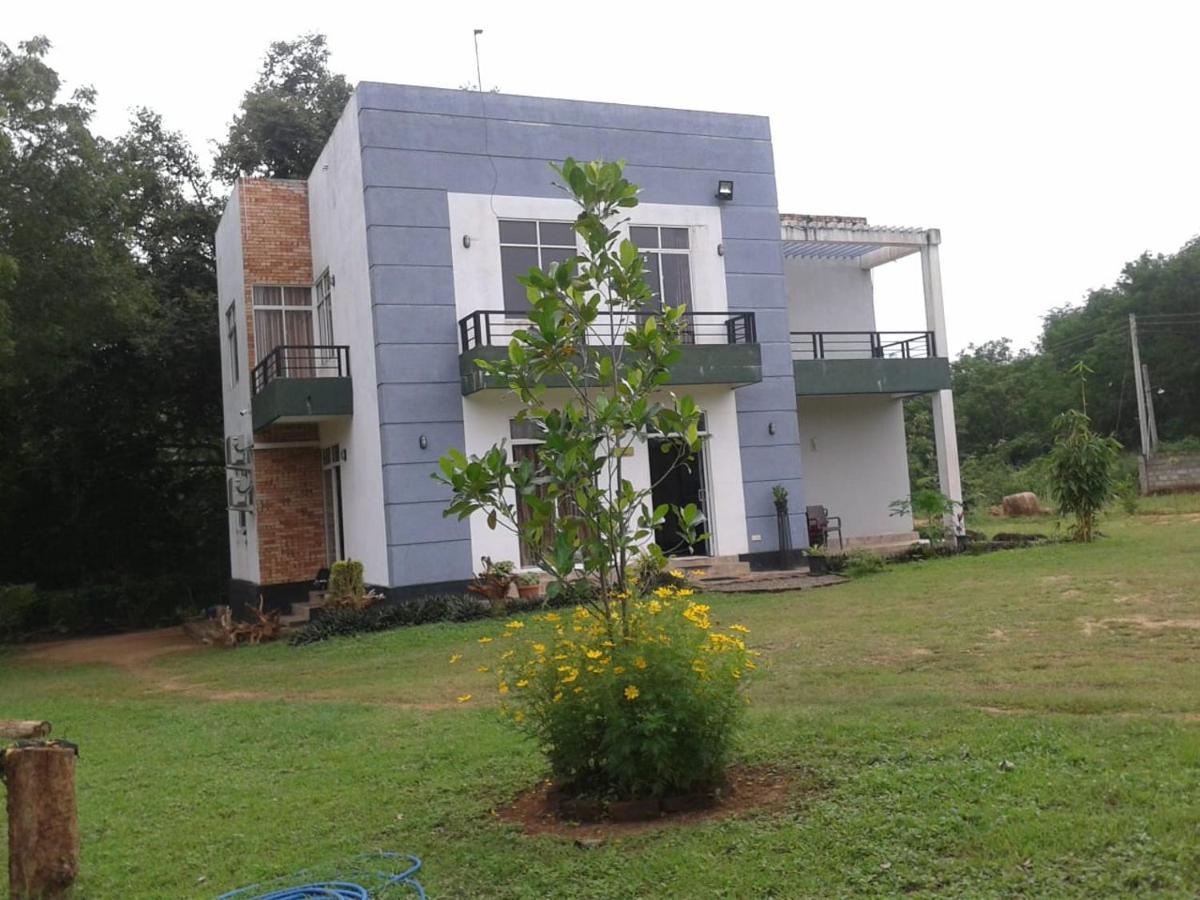 Peacock Resort Anuradhapura Esterno foto