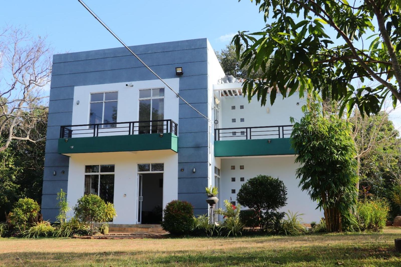 Peacock Resort Anuradhapura Esterno foto
