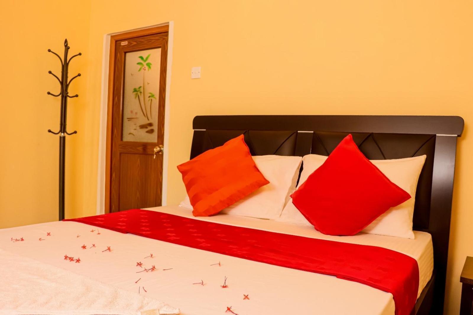 Peacock Resort Anuradhapura Esterno foto