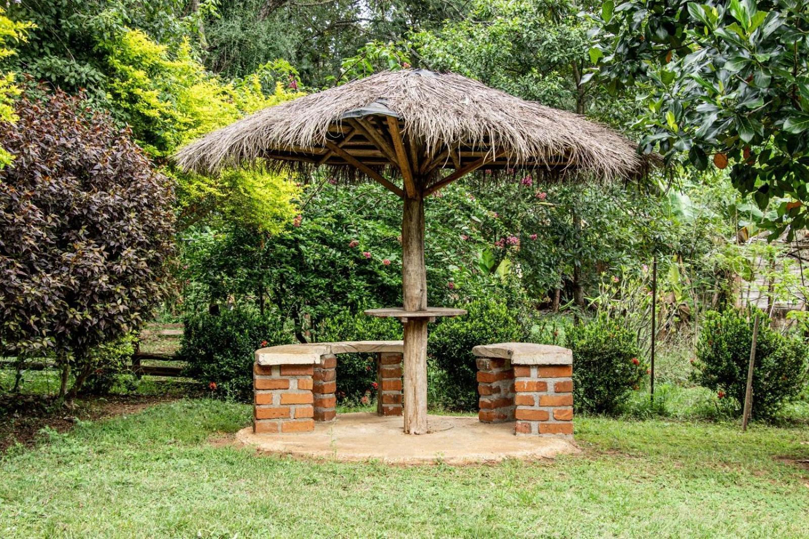 Peacock Resort Anuradhapura Esterno foto