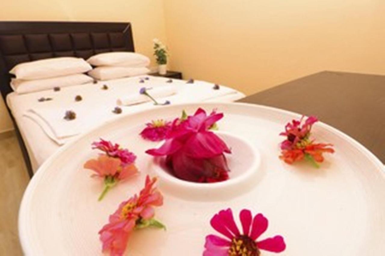 Peacock Resort Anuradhapura Esterno foto