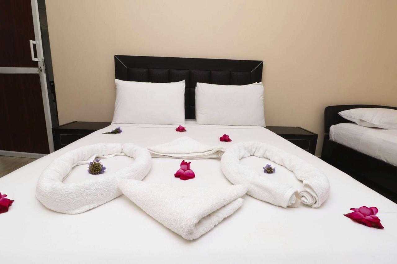 Peacock Resort Anuradhapura Esterno foto