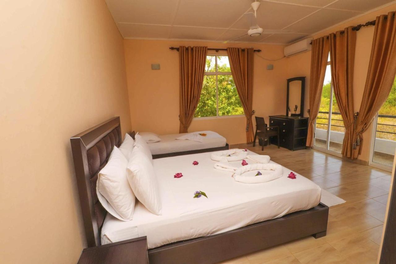 Peacock Resort Anuradhapura Esterno foto