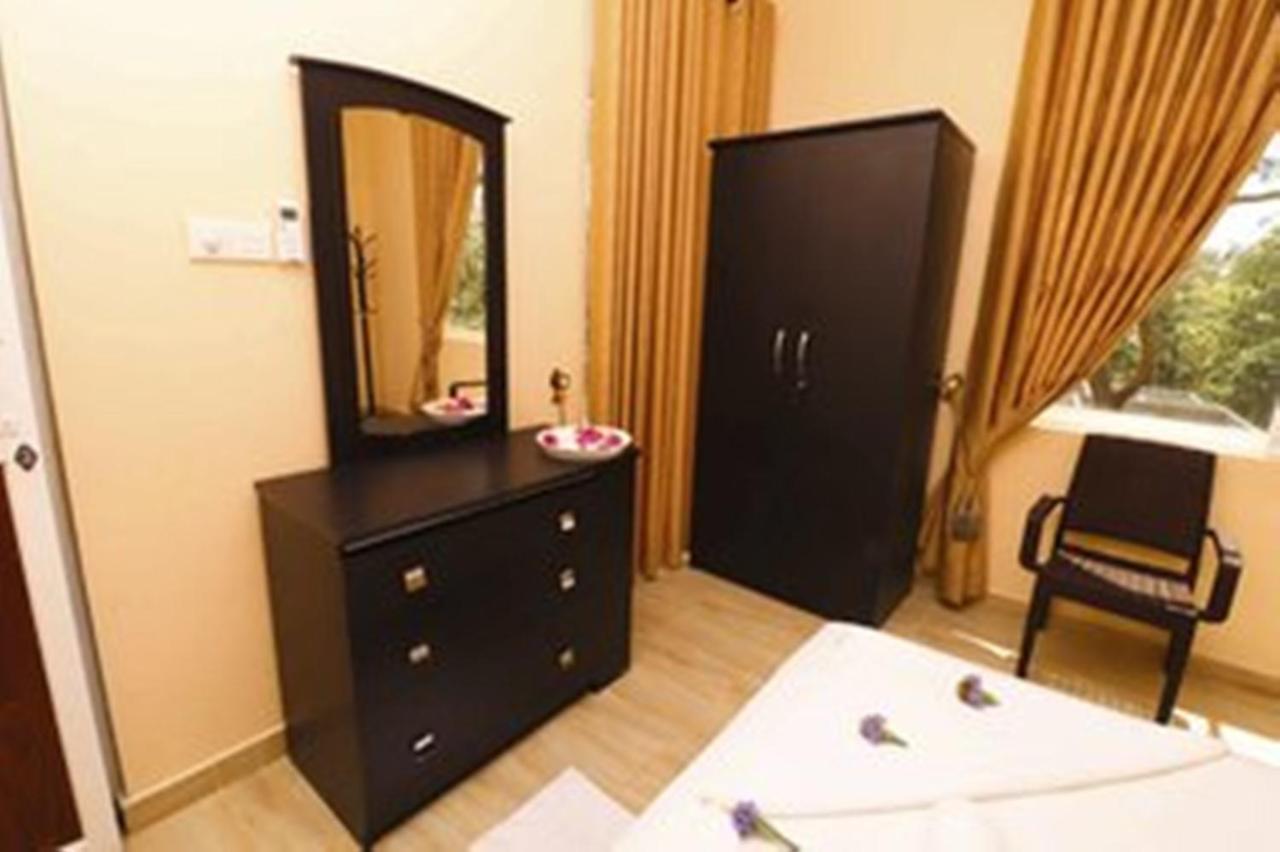 Peacock Resort Anuradhapura Esterno foto