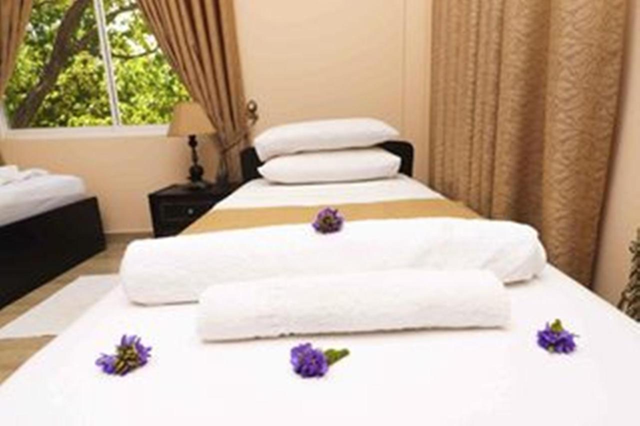 Peacock Resort Anuradhapura Esterno foto
