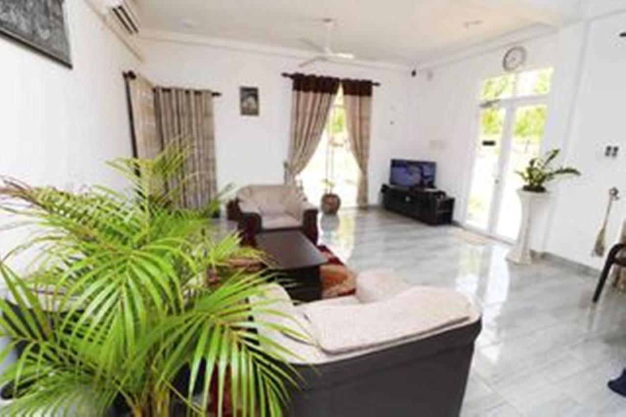 Peacock Resort Anuradhapura Esterno foto